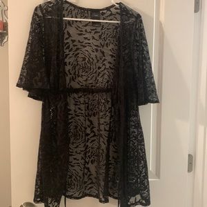 Catalina lace kimono